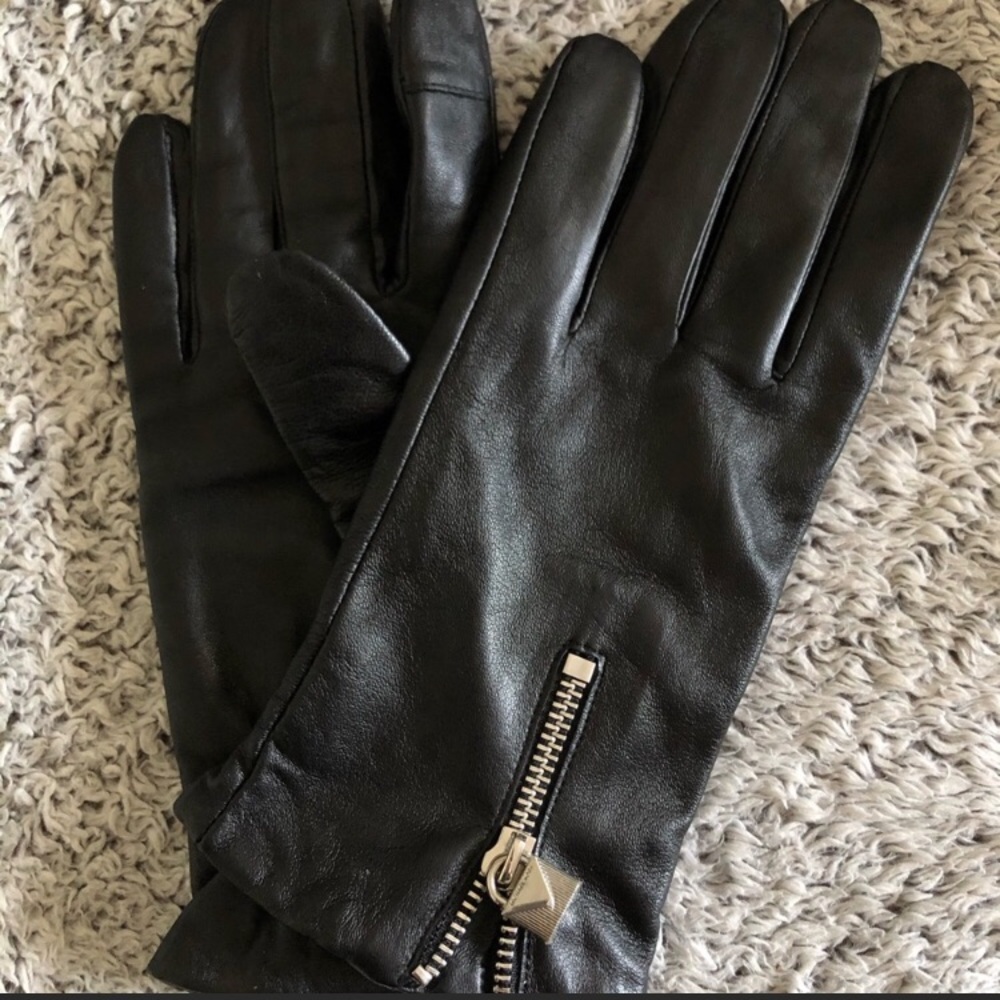 Brand New Michael Kors Leather Gloves with Zipper